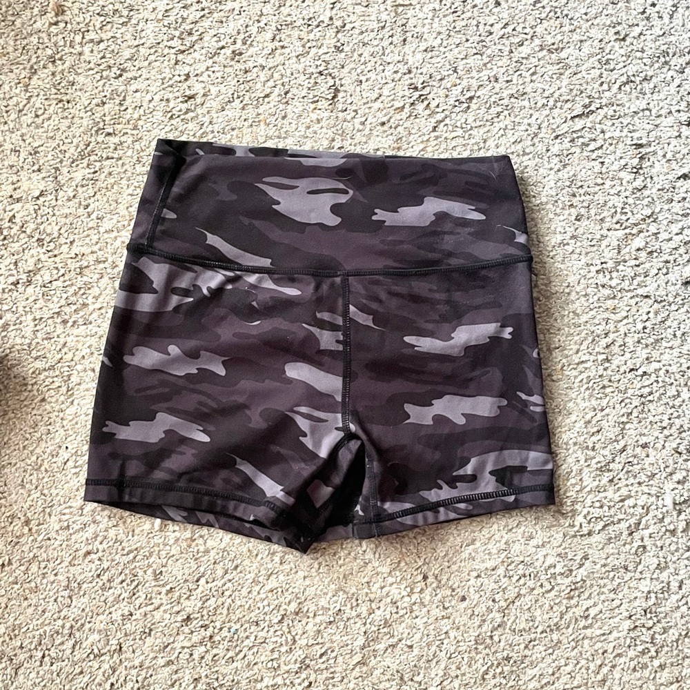 Tilyoucollapse shorts